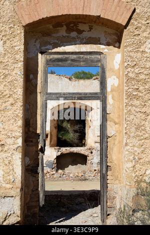 Überreste verlassener Gebäude der Minen des Dorfes Mazarron in Murcia, Spanien. Stockfoto