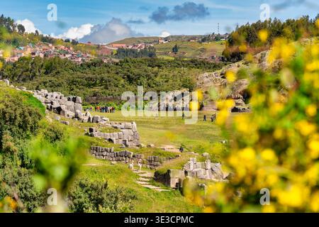 Cusco, Peru - 22. März 2025: Malerischer Blick auf den archäologischen Komplex Sacsayhuaman inka in Cusco Stockfoto