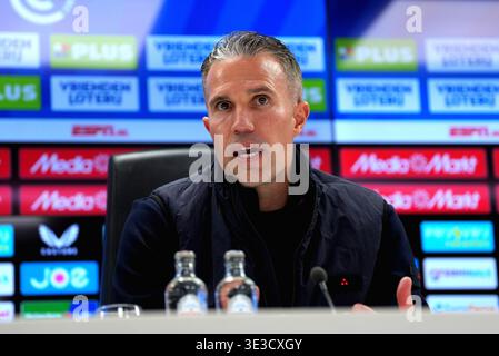 Rotterdam - Coach Robin van Persie aus Feyenoord Rotterdam während der achtundzwanzigsten Wettkampfrunde der Eredivisie Saison 2025/2026. Die Übereinstimmung ist Stockfoto