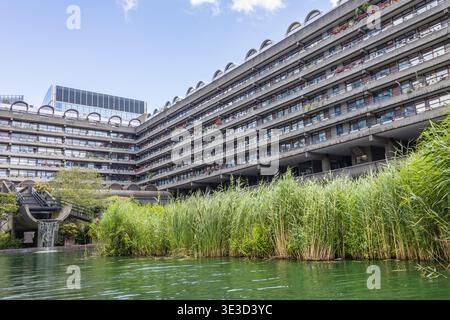 Brutalistische Architektur des Barbican Estate in London, Großbritannien Stockfoto