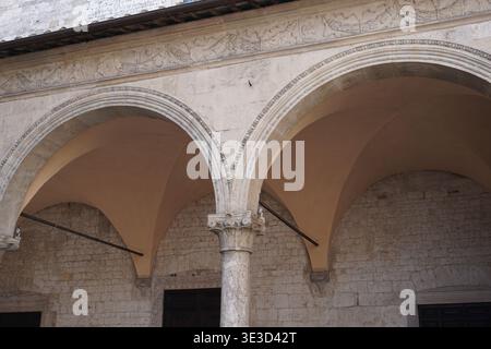 Kathedrale Saint Juvenal in Narni. Umbrien, Mittelitalien. Die antike Stadt Narni in der Provinz Terni. Urlaub in Italien. Antike italienische Stadt. Stockfoto