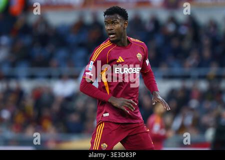 Rom, Italien. März 2026. Evan Ndicka von Roma während des italienischen Meisterschaftsspiels Serie A zwischen AS Roma und US Lecce am 22. März 2026 im Stadio Olimpico in Rom, Italien - Credit: Federico Proietti / Alamy Live News Stockfoto