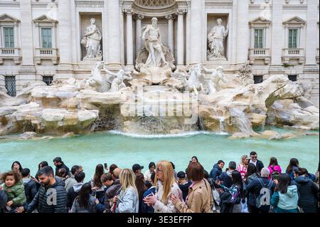 Rom, Italien. März 2026. Der Trevi-Brunnen am Weltwassertag in Rom. (Kreditbild: © Marcello Valeri/ZUMA Press Wire) NUR REDAKTIONELLE VERWENDUNG! Nicht für kommerzielle ZWECKE! Stockfoto