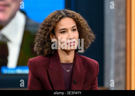 Berlin, Deutschland. März 2026. Im Bild, von links: Alisha Mendgen (FOCUS Capital City Correspondent), GER, Berlin, Studio, Gast in Caren Miosgas politischer Talkshow, TV, Format, mit Moderatorin, das erste, aus Adlershof - Studio 20, Thema: nach den Wahlen in Rheinland-Pfalz, 22. März 2026 (Foto: HMB Media/Uwe Koch/SIPA USA) Credit: SIPA USA/Alamy Live News Stockfoto