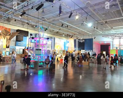 Toronto, ON, Kanada - 17. Mai 2024: Das Ontario Science Centre ist ein Ort, an dem Besucher lernen können. Stockfoto