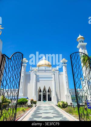 Nahaufnahme der Omar Ali Saifuddien Moschee in Bruneis Hauptstadt, der wichtigsten Moschee von Brunei. Stockfoto