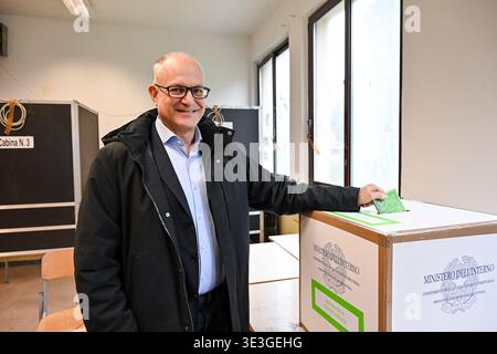 Rom, Italien. März 2026. **KEINE WEBSITE ODER ZEITUNGEN, NUR FÜR ITALIEN** Bürgermeister von Rom Roberto Gualtieri stimmt im Referendum ab. Rom, 22. März 2026. Quelle: Unabhängige Fotoagentur/Alamy Live News Stockfoto