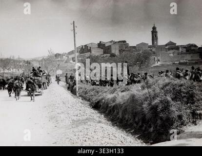 España. Guerra Civil (1936-1939). Entrada del ejército franquista en Gandesa. Abril DE 1938. Stockfoto