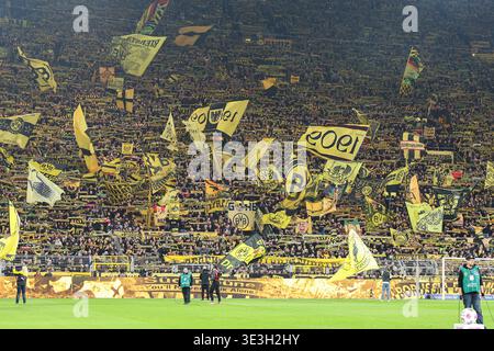 1. Bundesliga - Borussia Dortmund - HSV Hamburg am 21.03.2026 im Signal Iduna Park in Dortmund die Borussia Dortmund Fans auf der Südtribüne / Südtribüne mit Schals-Parade und Fahnen Foto: Osnapix / Marcus Hirnschal DFL Stockfoto