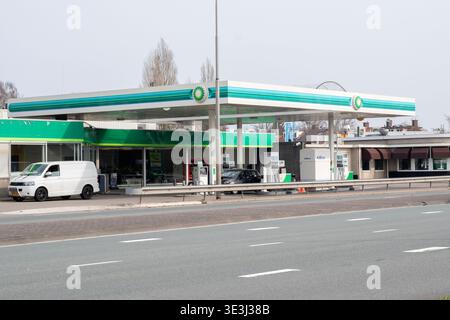 BP Tankstation in Weesp, Niederlande 23-3-2026 Stockfoto