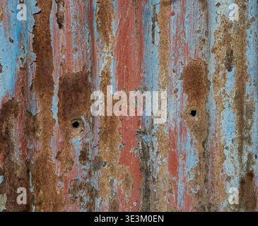 Abstrakte industrielle Textur mit abblätternder Farbe und Rostmustern. Stockfoto