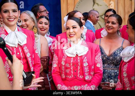 Mariachi Reyna de Los Ángeles, das erste weibliche Mariachi-Ensemble in den Vereinigten Staaten, besuchte die 19. Jährliche California Hall of Fame Induktion Stockfoto