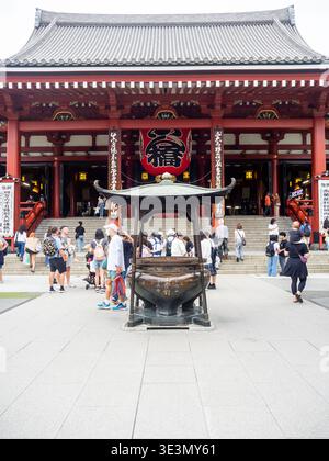 Jokoro-Räucherbrenner vor dem Senso-JI-Tempel in Asakusa Tokio Stockfoto