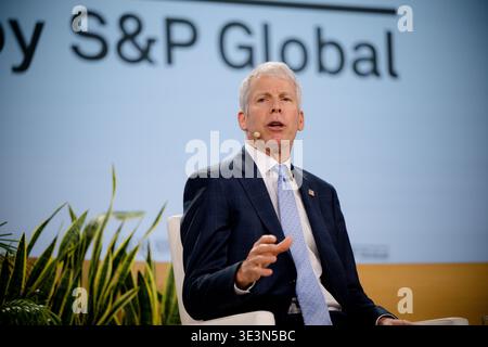 Houston, USA. März 2026. Chris Wright, Sekretär des US-Energieministeriums, spricht auf der Bühne während der CERAWeek von S&P Global im Hilton Americas in Houston, Texas am 23. März 2026. Bei der Diskussion über diese Veranstaltung werden führende Vertreter der globalen Energiewirtschaft zusammengebracht, um das Thema „Konvergenz und Wettbewerb: Energie, Technologie und Geopolitik“ zu erörtern. (Foto: Marcus Ingram/SIPA USA) Credit: SIPA USA/Alamy Live News Stockfoto