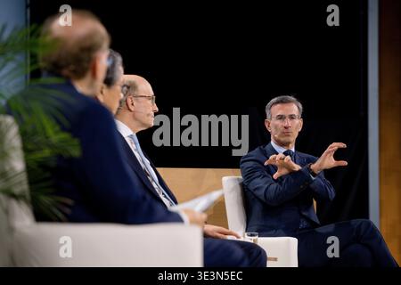 Houston, USA. März 2026. Peter Orszag, Chief Executive Officer & Chairman von Lazard, spricht auf der Bühne während der CERAWeek von S&P Global im Hilton Americas in Houston, Texas am 23. März 2026. Bei der Diskussion über diese Veranstaltung werden führende Vertreter der globalen Energiewirtschaft zusammengebracht, um das Thema „Konvergenz und Wettbewerb: Energie, Technologie und Geopolitik“ zu erörtern. (Foto: Marcus Ingram/SIPA USA) Credit: SIPA USA/Alamy Live News Stockfoto