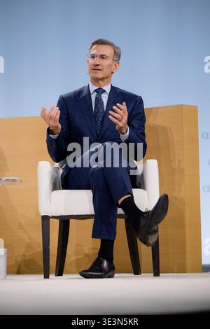 Houston, USA. März 2026. Peter Orszag, Chief Executive Officer & Chairman von Lazard, spricht auf der Bühne während der CERAWeek von S&P Global im Hilton Americas in Houston, Texas am 23. März 2026. Bei der Diskussion über diese Veranstaltung werden führende Vertreter der globalen Energiewirtschaft zusammengebracht, um das Thema „Konvergenz und Wettbewerb: Energie, Technologie und Geopolitik“ zu erörtern. (Foto: Marcus Ingram/SIPA USA) Credit: SIPA USA/Alamy Live News Stockfoto