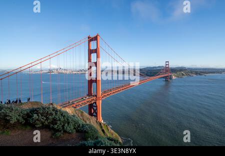 Blick auf die Golden Gate Bridge bei Sonnenuntergang vom Battery Spencer am Weihnachtsabend Stockfoto