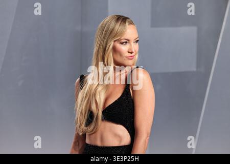 MUSEUM ROW, MIRACLE MILE, LOS ANGELES, KALIFORNIEN, USA - 15. MÄRZ: Kate Hudson trägt Gucci mit Garatti Schmuck und kommt an der Vanity Fair Oscar Party 2026 (98. Annual Academy Awards), die von Mark Guiducci in den David Geffen Galleries im Los Angeles County Museum of Art (LACMA) 5905 am 15. März 2026 in der Museum Row, Miracle Mile, Los Angeles, Kalifornien, USA, stattfindet. (Foto: Xavier Collin/Image Press Agency) Stockfoto