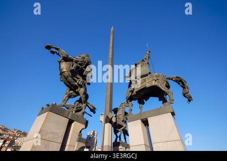 Veliko Tarnovo Bulgarien, 13. März 2026. Das majestätische Denkmal (Assenevtsi), auch genannt (die Reiter). Das Denkmal ist eine Schöpfung von beeindruckendem Cent Stockfoto