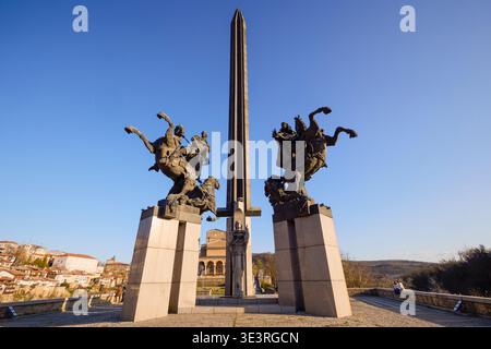 Veliko Tarnovo Bulgarien, 13. März 2026. Das majestätische Denkmal (Assenevtsi), auch genannt (die Reiter). Das Denkmal ist eine Schöpfung von beeindruckendem Cent Stockfoto