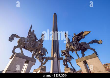 Veliko Tarnovo Bulgarien, 13. März 2026. Das majestätische Denkmal (Assenevtsi), auch genannt (die Reiter). Das Denkmal ist eine Schöpfung von beeindruckendem Cent Stockfoto