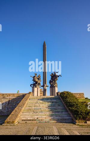 Veliko Tarnovo Bulgarien, 13. März 2026. Das majestätische Denkmal (Assenevtsi), auch genannt (die Reiter). Das Denkmal ist eine Schöpfung von beeindruckendem Cent Stockfoto