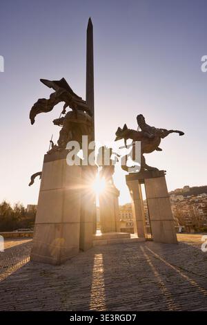 Veliko Tarnovo Bulgarien, 13. März 2026. Das majestätische Denkmal (Assenevtsi), auch genannt (die Reiter). Das Denkmal ist eine Schöpfung von beeindruckendem Cent Stockfoto