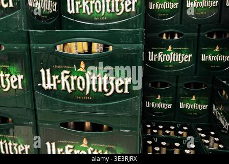 UR-Krostitzer ist eine sächsische Biermarke aus der Gemeinde Krostitz bei Leipzig. Die Brauerei ist für ihr feinherbes Pilsner bekannt. Foto: UR-Krostitzer Bier *** Ur Krostitzer ist eine sächsische Biermarke aus der Gemeinde Krostitz bei Leipzig die Brauerei ist bekannt für ihr säuerliches Pilsner Bier Foto Ur Krostitzer Bier Stockfoto