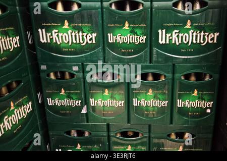 UR-Krostitzer ist eine sächsische Biermarke aus der Gemeinde Krostitz bei Leipzig. Die Brauerei ist für ihr feinherbes Pilsner bekannt. Foto: UR-Krostitzer Bier *** Ur Krostitzer ist eine sächsische Biermarke aus der Gemeinde Krostitz bei Leipzig die Brauerei ist bekannt für ihr säuerliches Pilsner Bier Foto Ur Krostitzer Bier Stockfoto