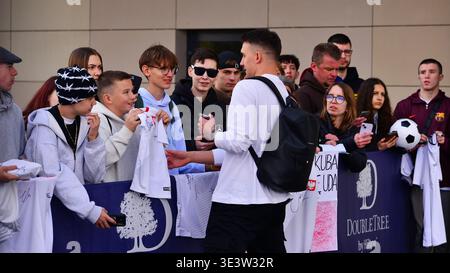 Warschau, Polen. 23. März 2026. Der polnische Fußballnationalspieler Mateusz Kochalski gehörte zu den Fans Stockfoto