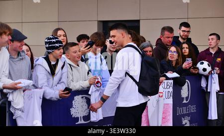 Warschau, Polen. 23. März 2026. Der polnische Fußballnationalspieler Mateusz Kochalski gehörte zu den Fans Stockfoto