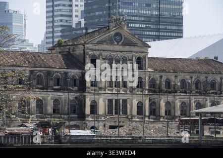 Das alte Zollhaus am Fluss chao phraya in Bangkok in Thailand in Südostasien. Thailand, Bangkok, November 2019 Stockfoto