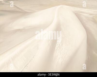 Blick auf die Saujil-Dünen in Catamarca, Argentinien, mit Blick auf die weiten, sanften Landschaften mit unberührten Sanddünen unter klarem Himmel, die die Natur hervorheben Stockfoto