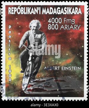 Berühmtes Bild von Albert Einstein auf einem Fahrrad in einer Briefmarke Stockfoto