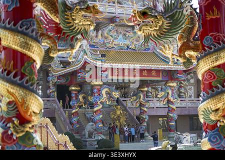 Der chinesische Tempel des Thepsathit Phra Kiti Chaloem in der Stadt Ang Sila Neat Bang Saen in der Provinz Chonburi in Thailand. Thailand, Chonburi, Nov Stockfoto