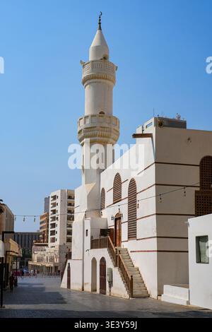 Die historische Al Ma'amar Moschee mit traditioneller Hijazi-Architektur in Al-Balad, der Altstadt von Dschidda, Saudi-Arabien Stockfoto