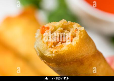 Hausgemachte Filipino Schweinelumpia Eggrolls mit süß-saurer Sauce Stockfoto