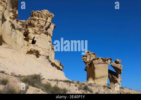 Las Gredas de Bolnuevo, auch Ciudad Encantada genannt, erodierte Sandsteinformationen in Bolnuevo, Murcia, Spanien Stockfoto