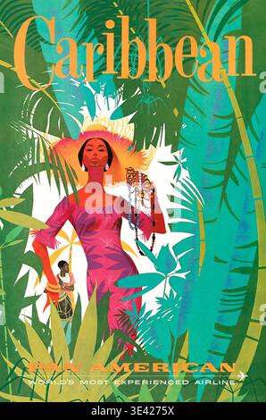 Dieses lebhafte Pan American World Airways-Reiseposter aus den 1960er Jahren fördert den Tourismus in der Karibik. Es zeigt eine stilvolle Frau in Hut und rosa Kleid mit bunten Ketten, umgeben von üppigem tropischem Laub, mit einer kleinen Figur, die im Hintergrund eine Trommel spielt. Stockfoto