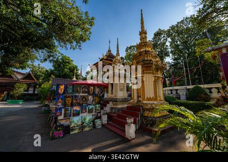 Erkunden Sie die ruhige Schönheit des Wat Sisaket. Ein alter Tempel in der Nähe des ehemaligen Königspalastes in Vientiane. Bekannt für seine tausenden Miniatur-Buddhas Stockfoto