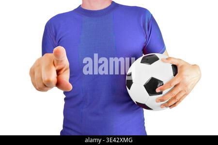 Studio-Aufnahme eines Fußballspielers in einem blauen Hemd, der mit einem Finger auf Sie zeigt, mit weißem Hintergrund Stockfoto