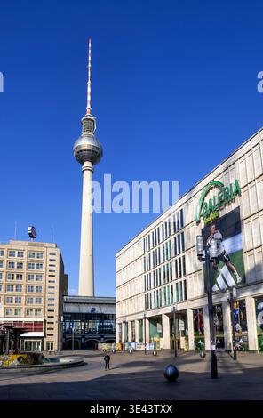 Alexanderplatz in Berlin und Fernsehturm Stockfoto