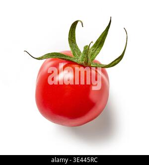 Frische rote ganze kleine Tomate isoliert auf weißem Hintergrund, Draufsicht Stockfoto