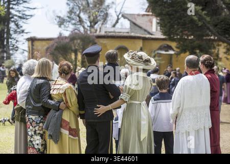 Zwei Amateurdarsteller, die den Kaiser von Österreich Karl 1 oder Karl 1 und seine Frau Zita an der Quinta Jardins do Imperador bei der Wiedereröffnung der Empe spielten Stockfoto