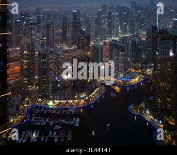 Marina, Dubai VAE bei Nacht Stockfoto