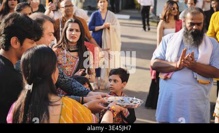 Delhi, Indien - 19. September 2025: Menschen feiern das Ganesh Chaturthi Festival mit traditionellen Ritualen in Indien Stockfoto