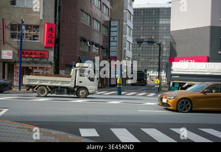 Tokio, Japan - 20. Februar 2026: Szene einer Straße in Ikebukuro in Tokio, Japan. Stockfoto