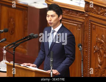Tokio, Japan. März 2026. Japans regierender Abgeordneter der Liberalen Demokratischen Partei Yasutaka Nakasone befragt Premierminister Sanae Takaichi auf der Plenarsitzung des Unterhauses beim Nationalen Parlament in Tokio am Donnerstag, den 26. März 2026. Takaichi berichtete von ihrem Besuch in den Vereinigten Staaten. (Foto: Yoshio Tsunoda/AFLO) Stockfoto