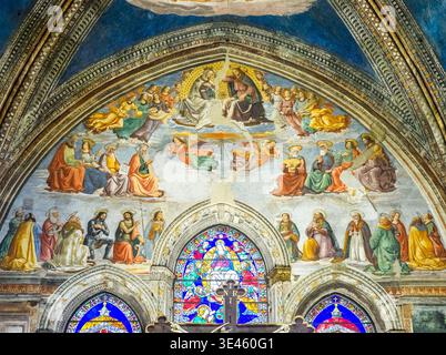 Krönung der Madonna mit Engeln, Propheten und Heiligen durch Domenico Bigordi, bekannt als Ghirlandaio (1449–1494) und Werkstatt - Tornabuoni Kapelle (Hauptkapelle) - Basilika Santa Maria Novella - Florenz, Italien Stockfoto