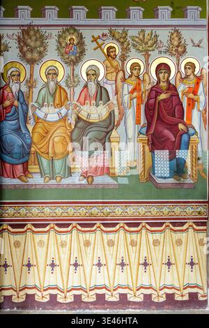 Rumänien, Bukowina, Judet von Suceava, Putna, Kloster Putna zuerst im 15. Jahrhundert erbaut und dann zwischen dem 17. Und 18. Jahrhundert wieder aufgebaut, von der UNESCO zum Weltkulturerbe erklärt, Kirche der Himmelfahrt der Jungfrau auch Kirche der Woiwodschaft genannt, Fresko zwischen 2001 und 2010 von den Malern mihail und Gabvriil Morosan gemacht, die die biblischen Patriarchen Abraham, Isaak und jakob darstellen, die Figuren, die den Schutz Gottes und Gott symbolisieren. Jungfrau Maria auf der rechten Seite Stockfoto